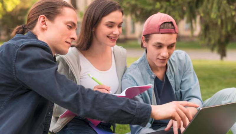 Explore Study Abroad Internship Programs While Studying